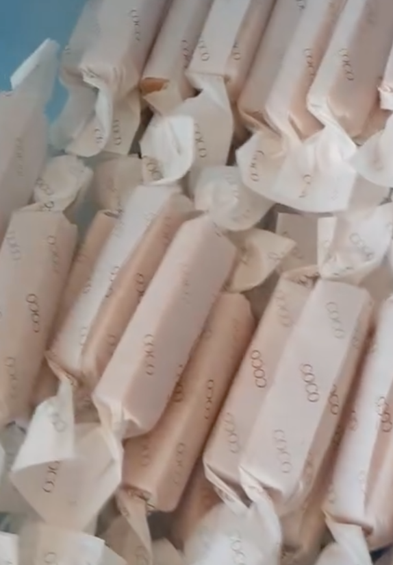 PAPEL DE CALUGAS 12X6 CMS - FONDO BLANCO - PINCHA FOTO PARA MÁS INFO