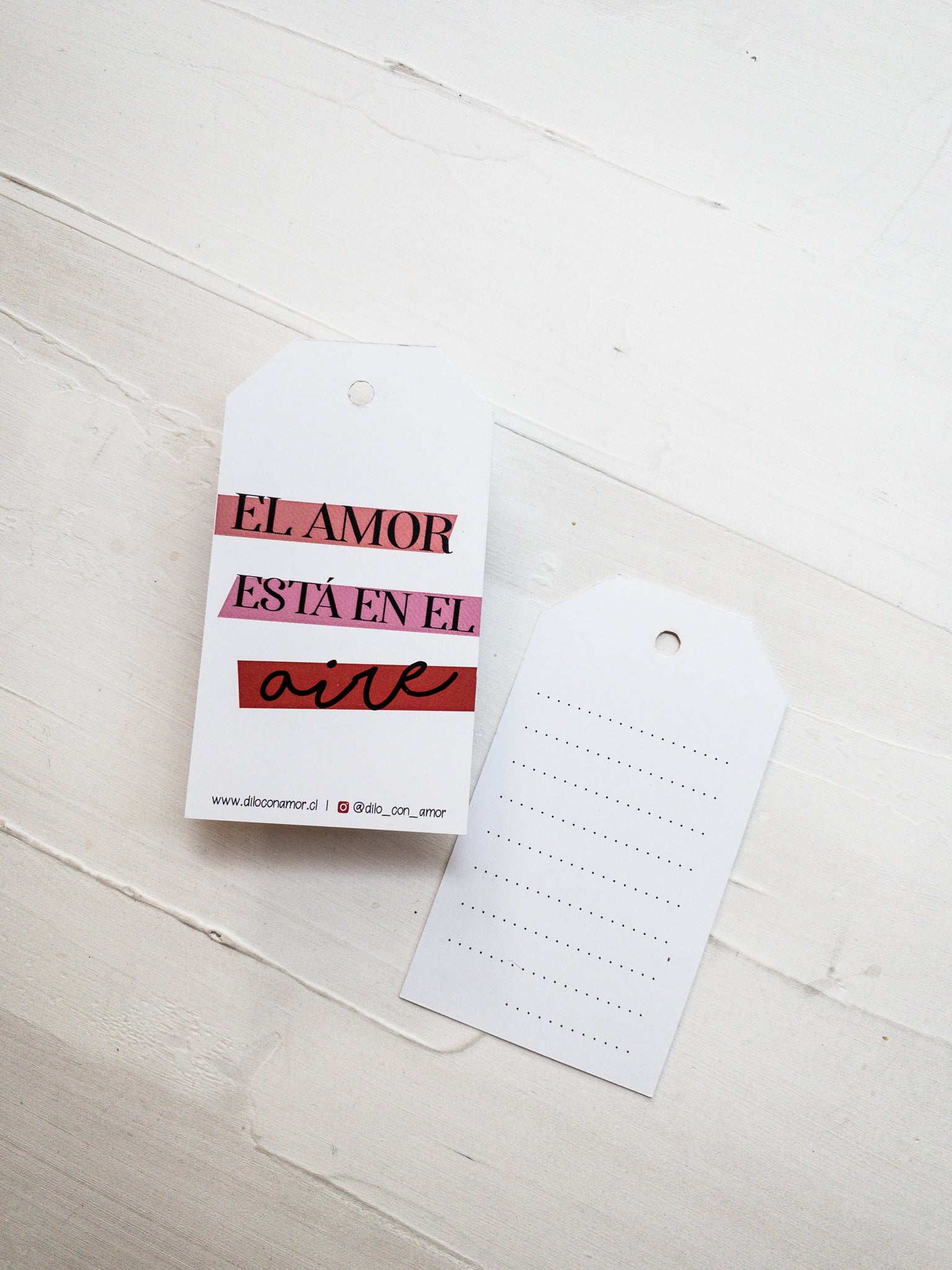 40 HANG TAG 6X11 CM - EL AMOR ESTÁ EN EL AIRE