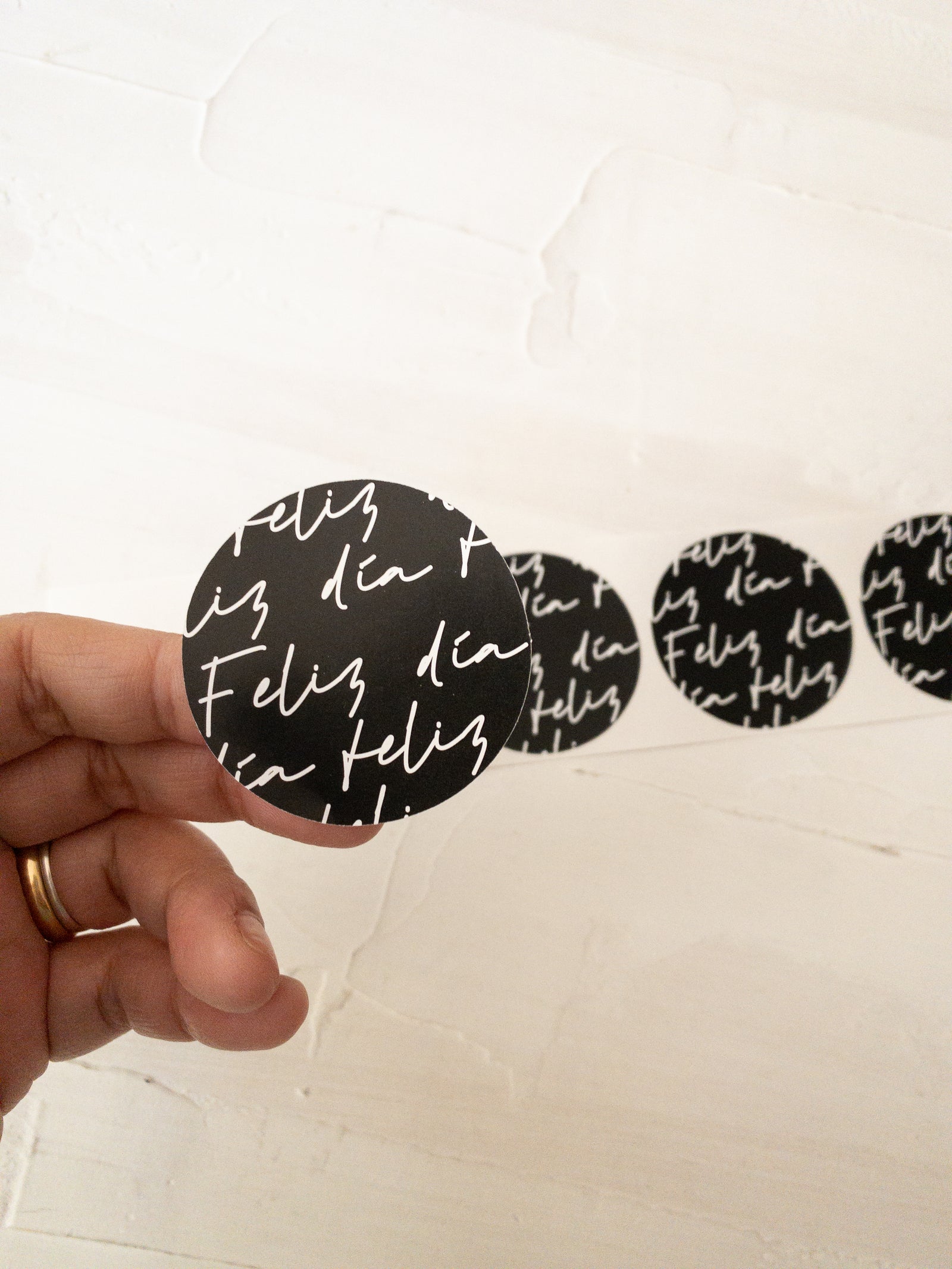 40 STICKER  5 CM - FELIZ DÍA