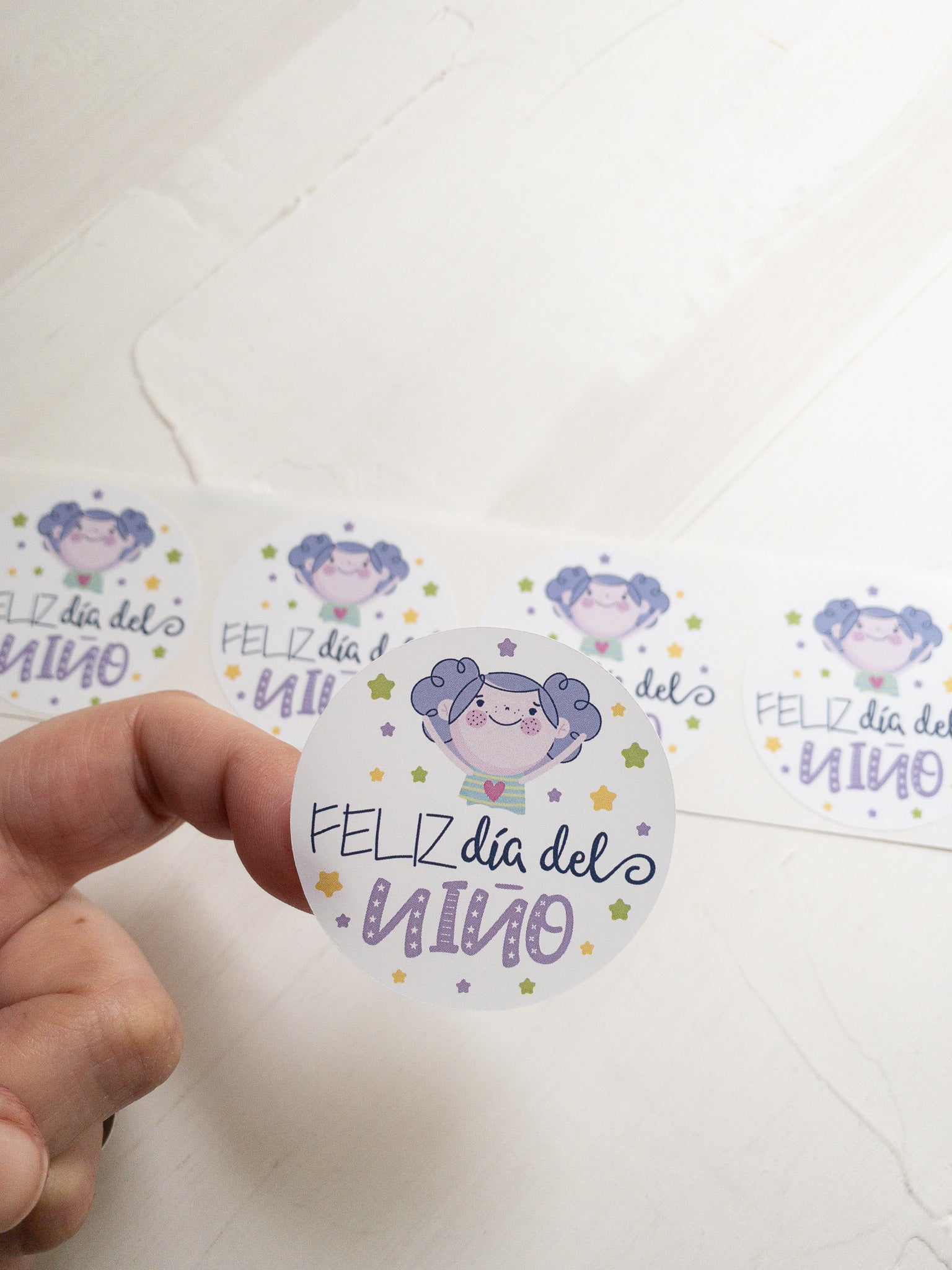 40 STICKER DÍA DEL NIÑO "NIÑOS FELICES" - PINCHA LA FOTO PARA MÁS INFO