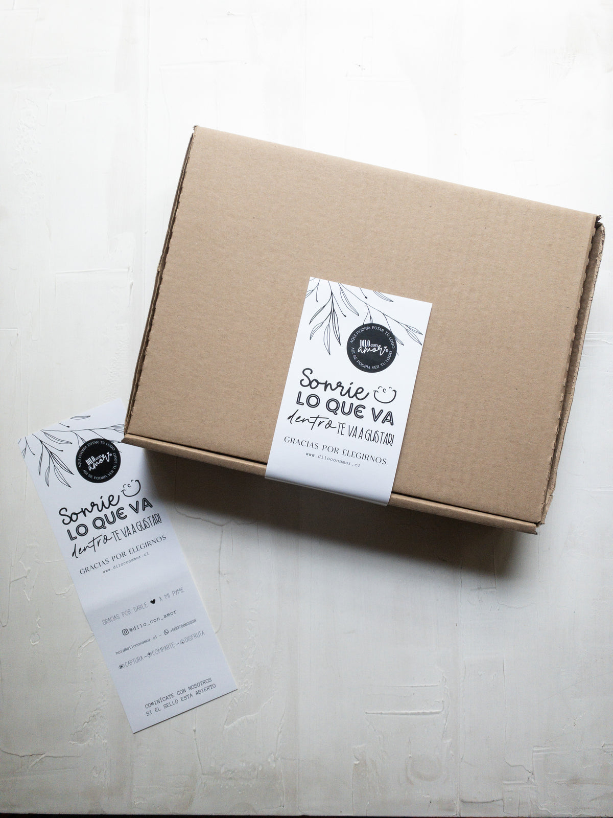 32 STICKER LARGO CIERRE CAJA - SONRIE LO QUE VA DENTRO