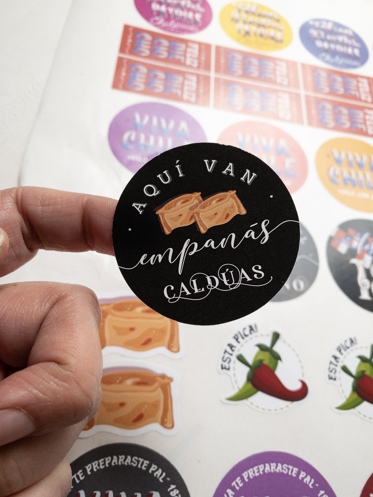 40 STICKER 5 CM -  EMPANÁS  / INGRESA EN LA FOTO PARA OPCIONES