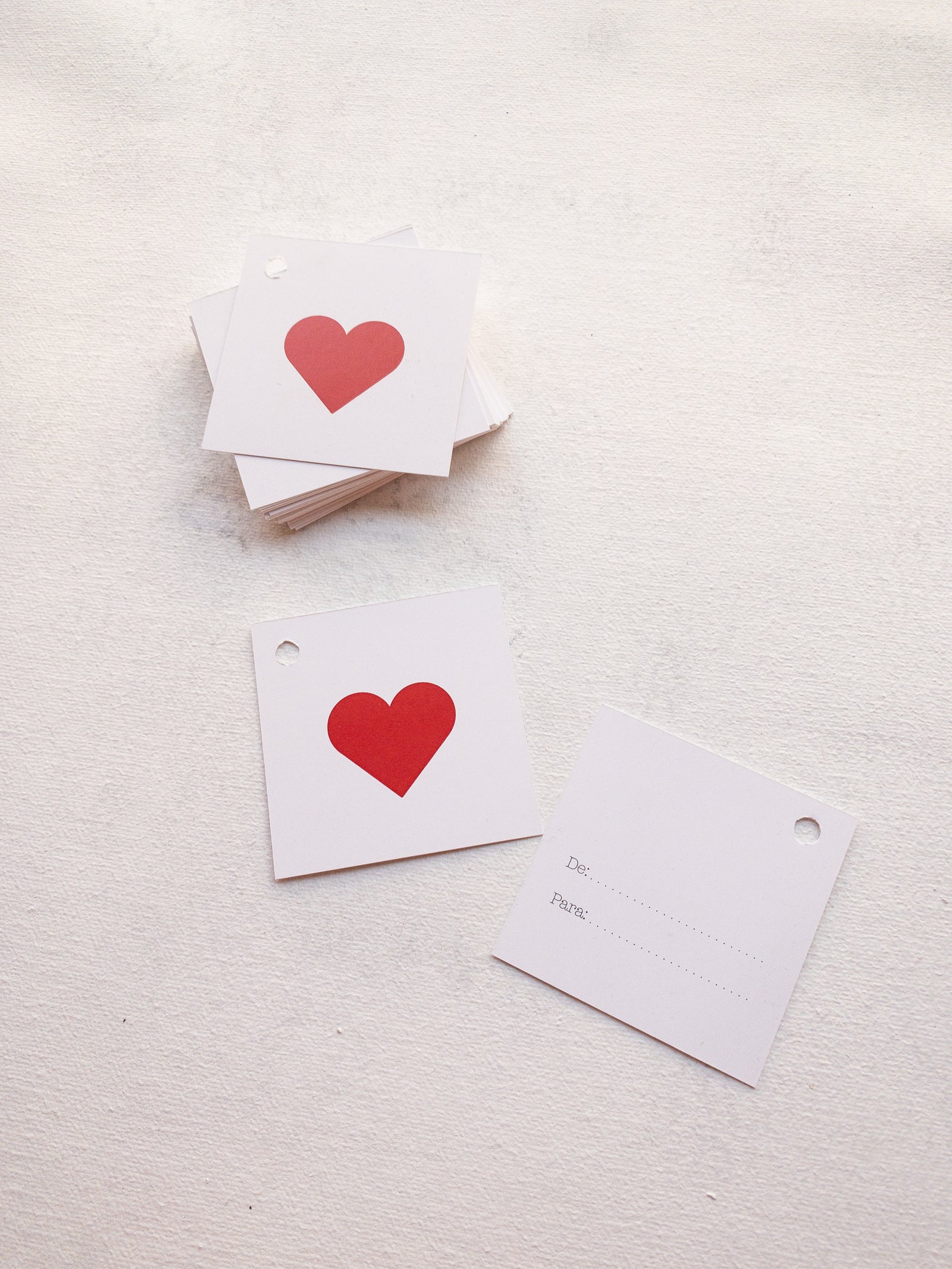 50 TAGS CUADRADOS  5x5 CM - CORAZÓN  AL CUADRADO - IMPRESO 2 CARAS