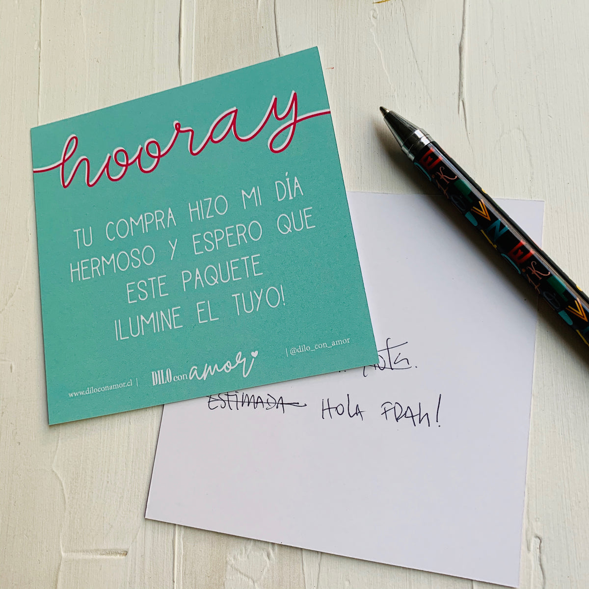 AGRADECER CON UN -HOORAY-
