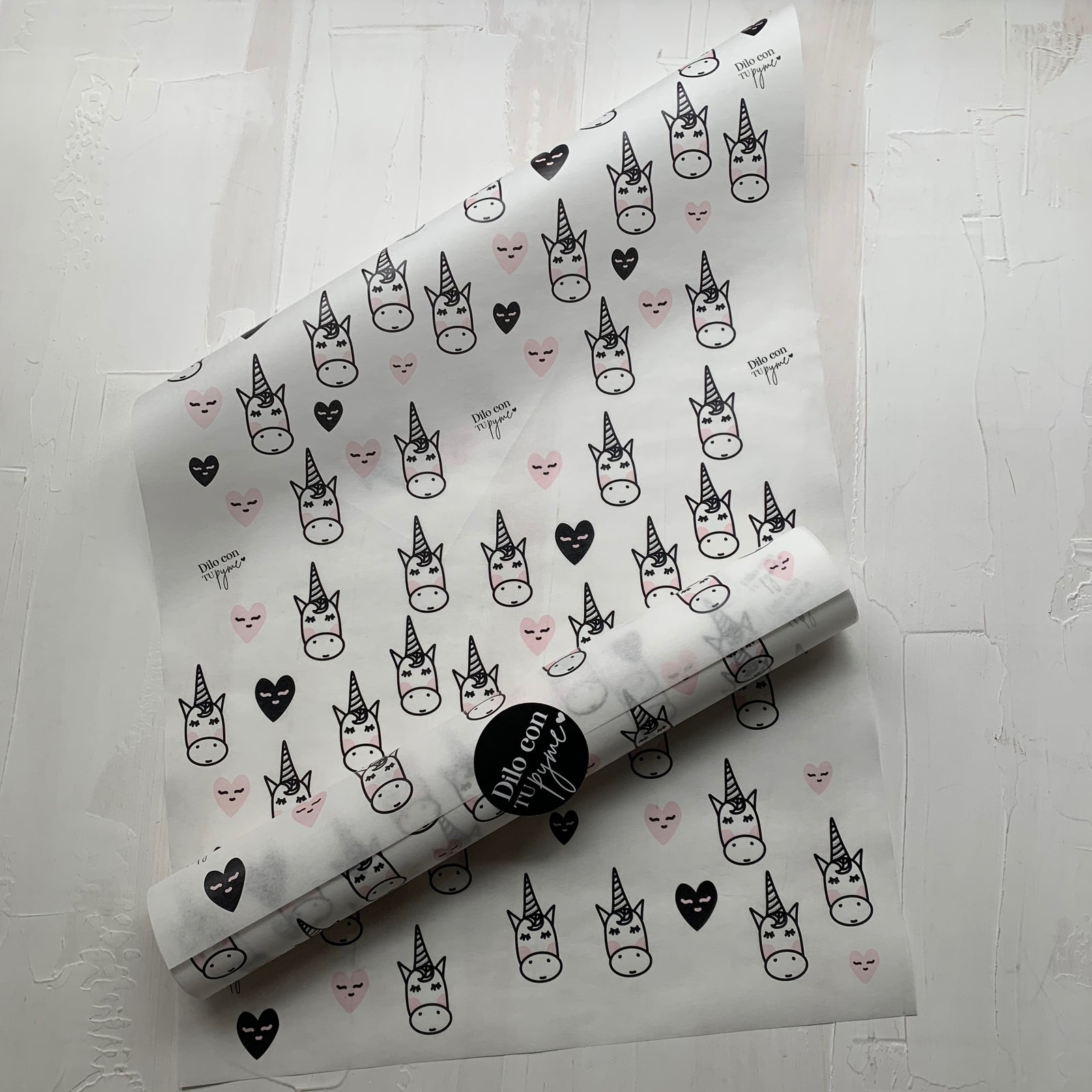 50 PAPEL MANTEQUILLA 33X50 CM -  UNICORNIOS Y CORAZONES - CON LOGO + INFO PINCHANDO LA FOTO