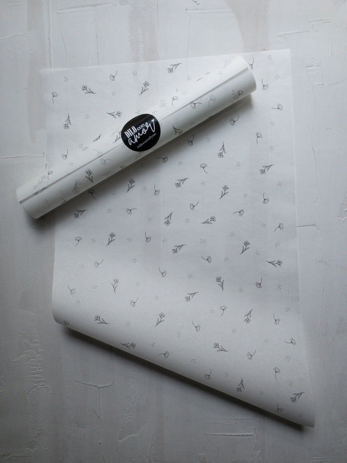 50 UNIDADES PATTERN FLORES B/N SIN LOGO  MÁS INFO PINCHA FOTO