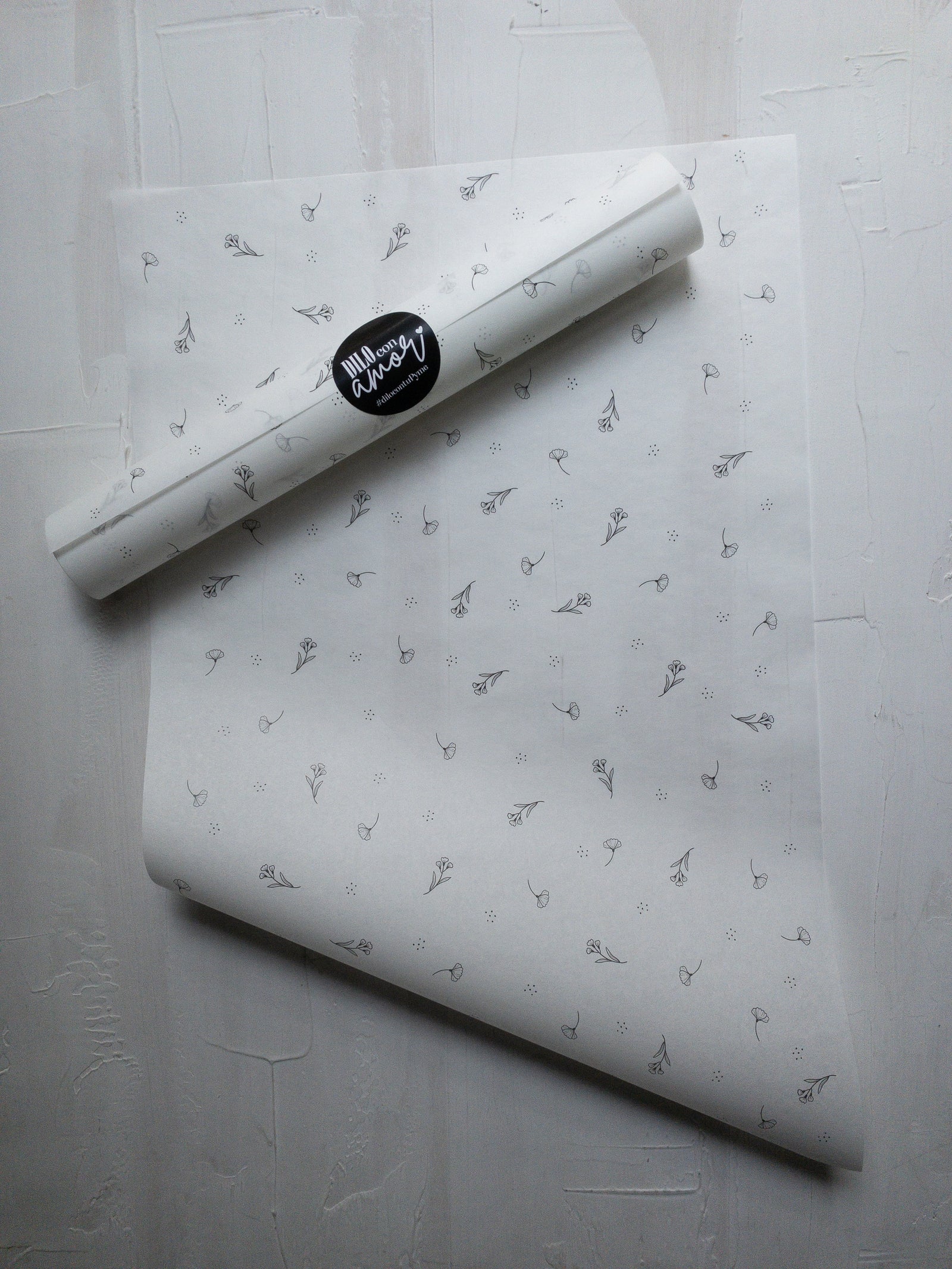 50 UNIDADES PATTERN FLORES B/N SIN LOGO  MÁS INFO PINCHA FOTO